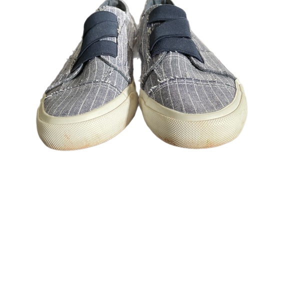 Blowfish sneakers size 7-7.5. They are in very good condition. - Picture 3 of 4